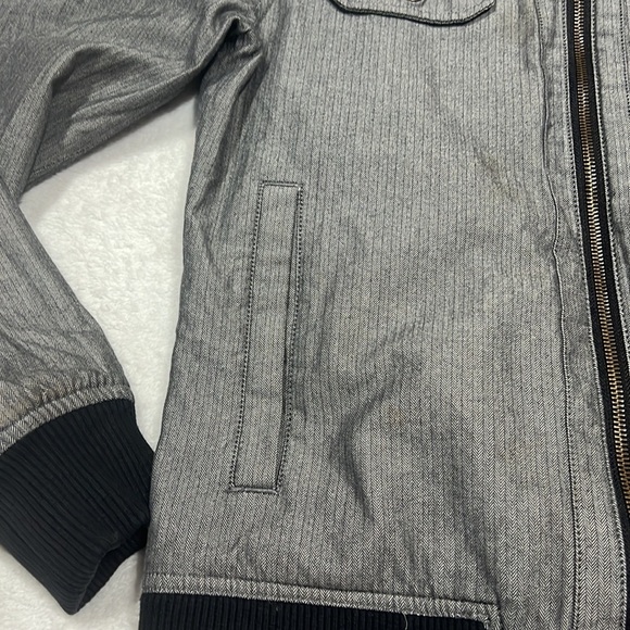 Guess Grey Light Puffy Jacket - Picture 4 of 7